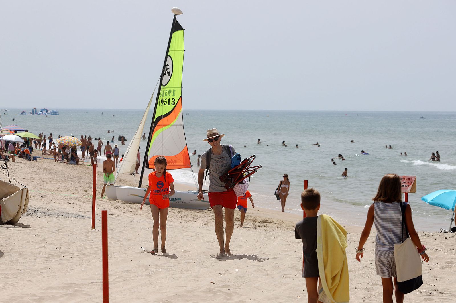 Imágenes del caluroso fin de semana en las playas de Huelva