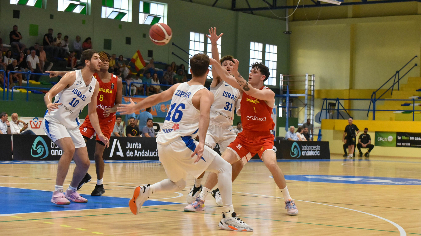 Las fotos de la primera jornada del Torneo Intenacional de Baloncesto U-20 de La Línea