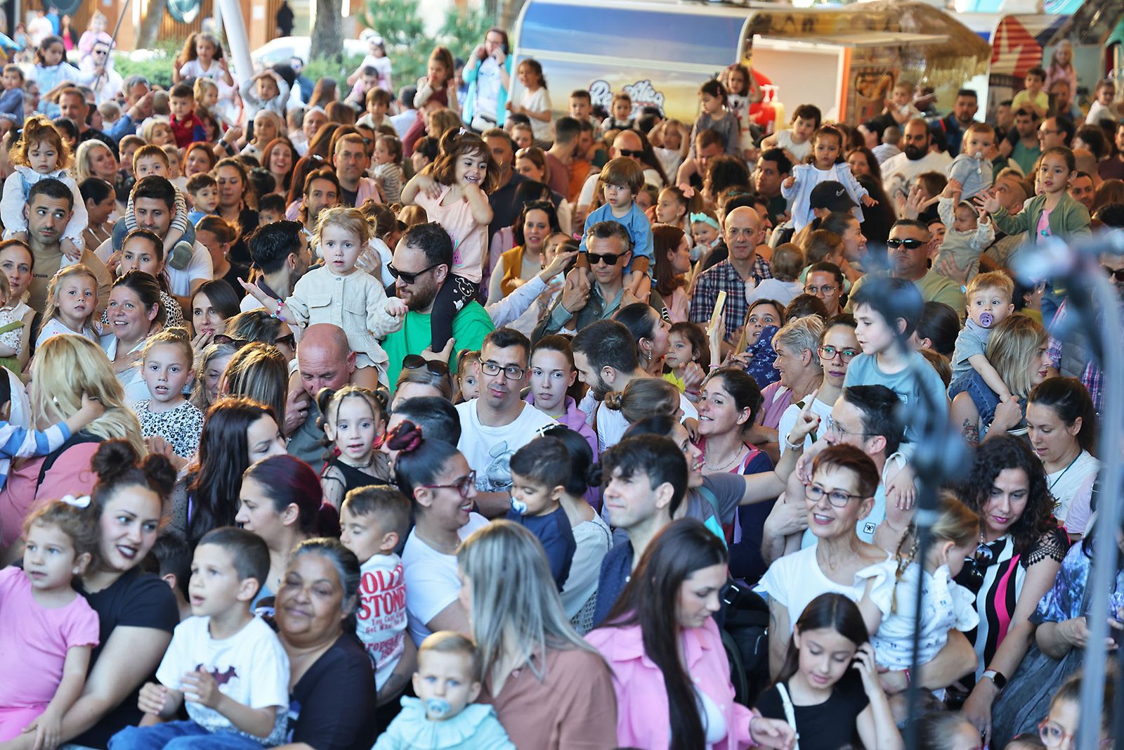 Imágenes del Festival Mundial de Foodtrucks y los cantajuegos DIsney en Huelva