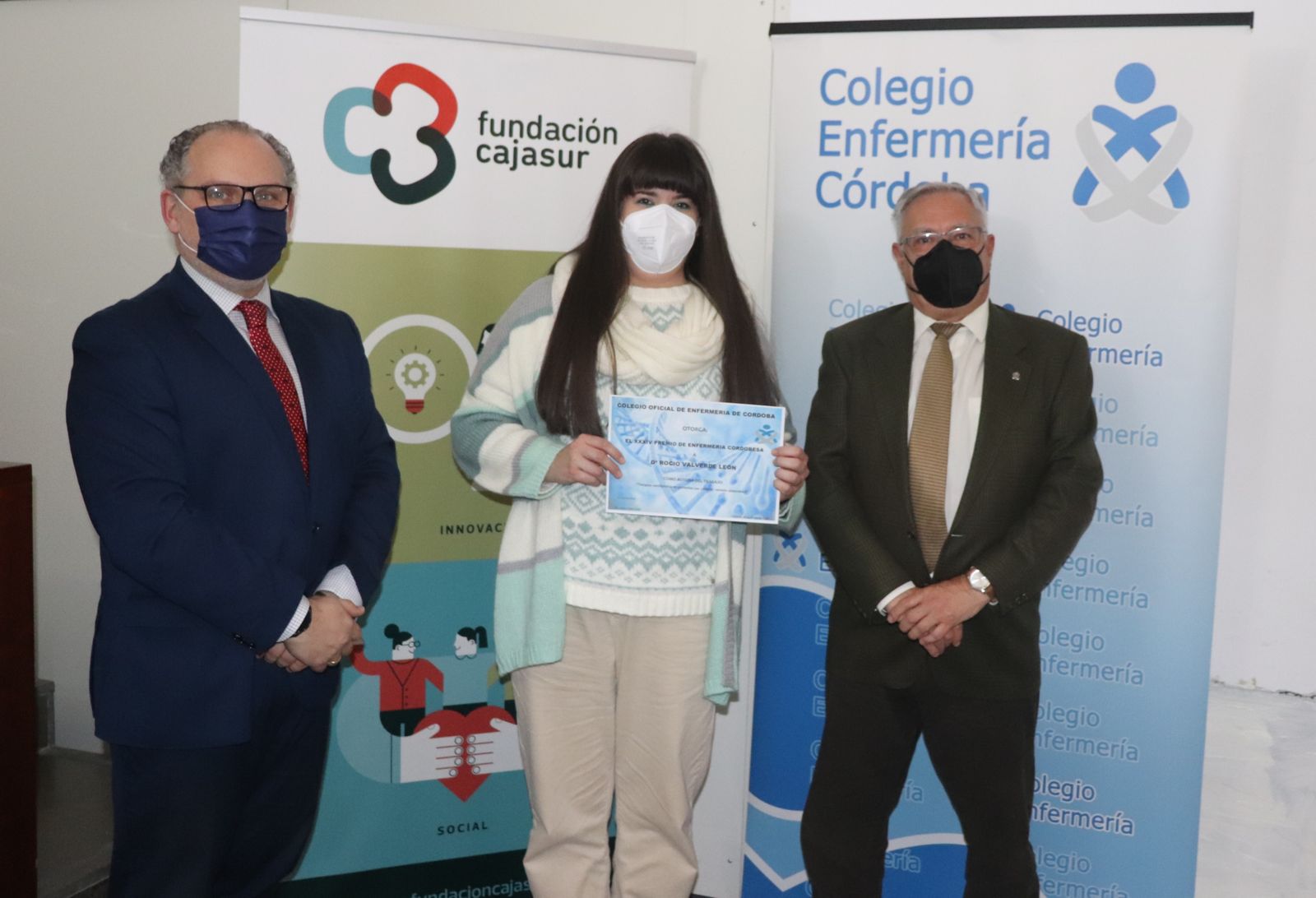 Un momento de la entrega del premio en el Colegio de Enfermería.