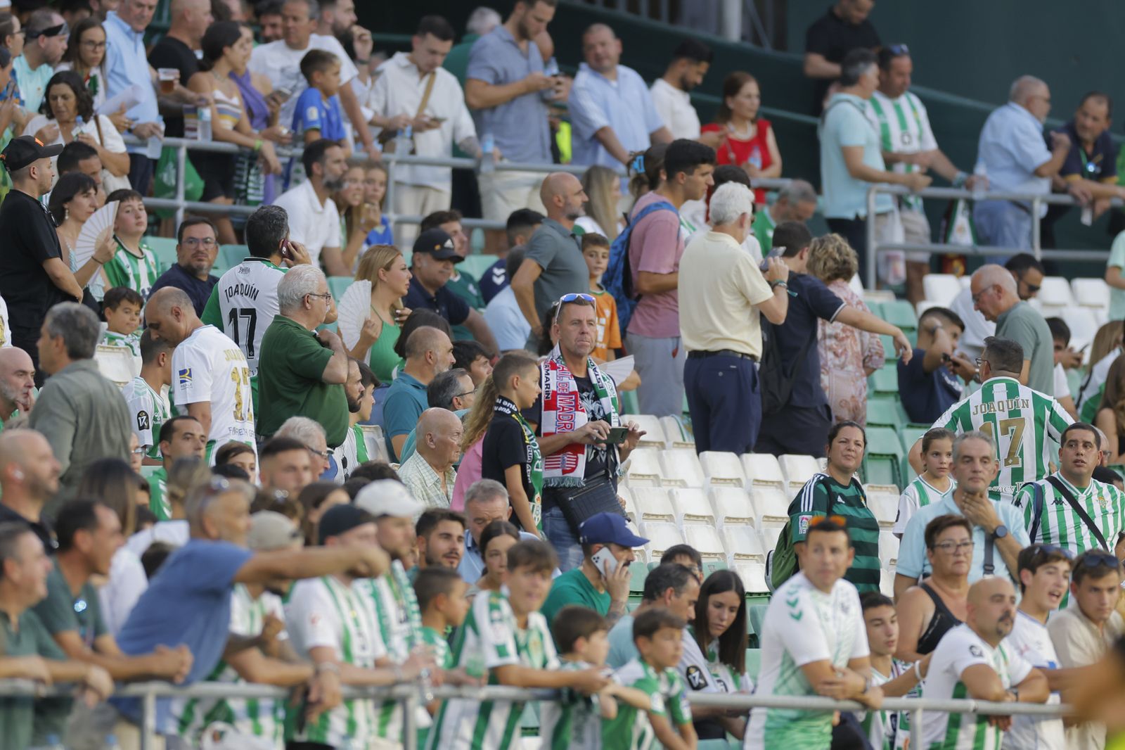Búscate en las fotos del Betis-Atlético de Madrid