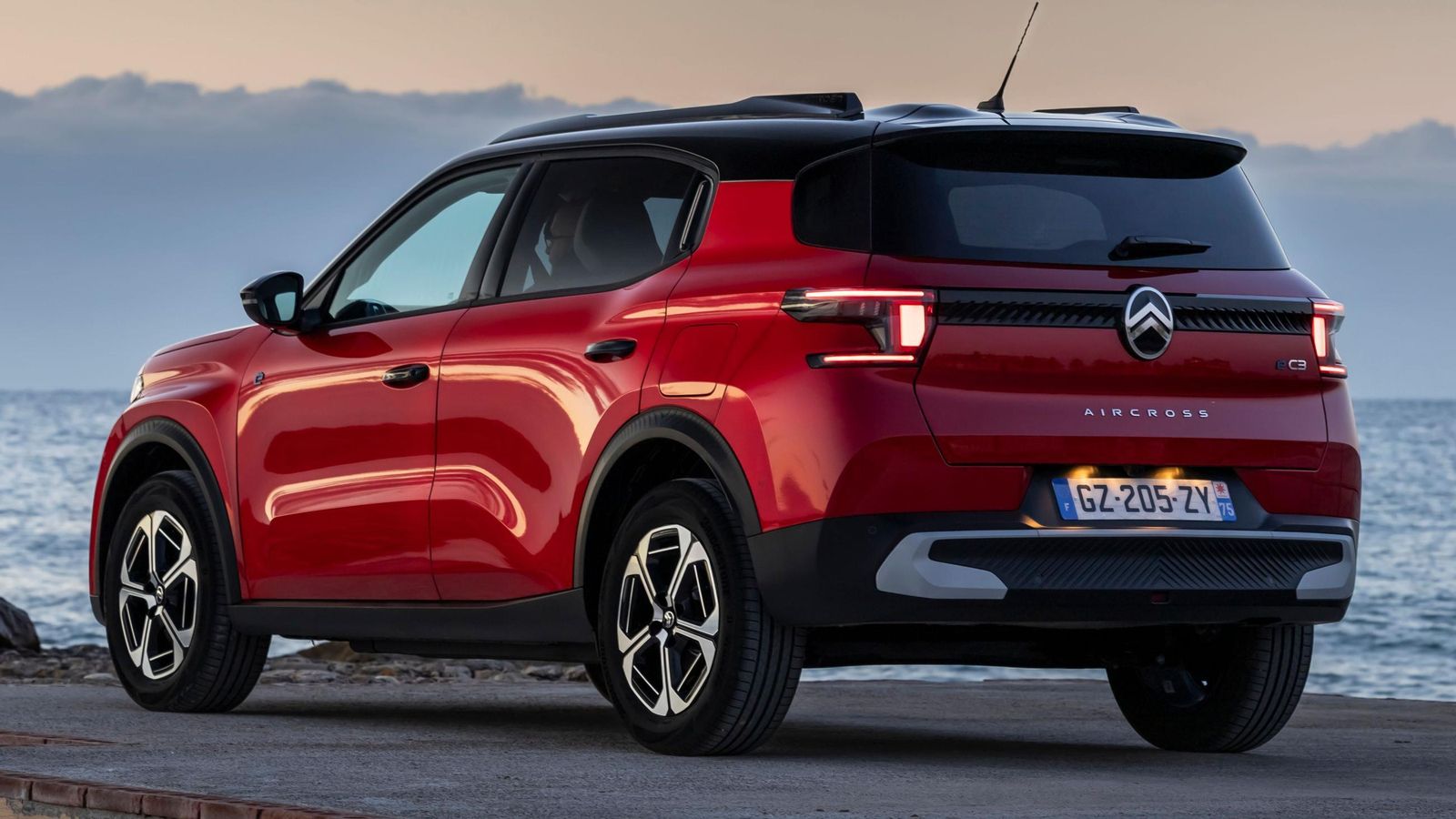 Ademmás del ë-C3 Aircross, que a lo largo de este año tendrá una segunda variante, este modelo se venderá con dos tipos de motores de gasolina.