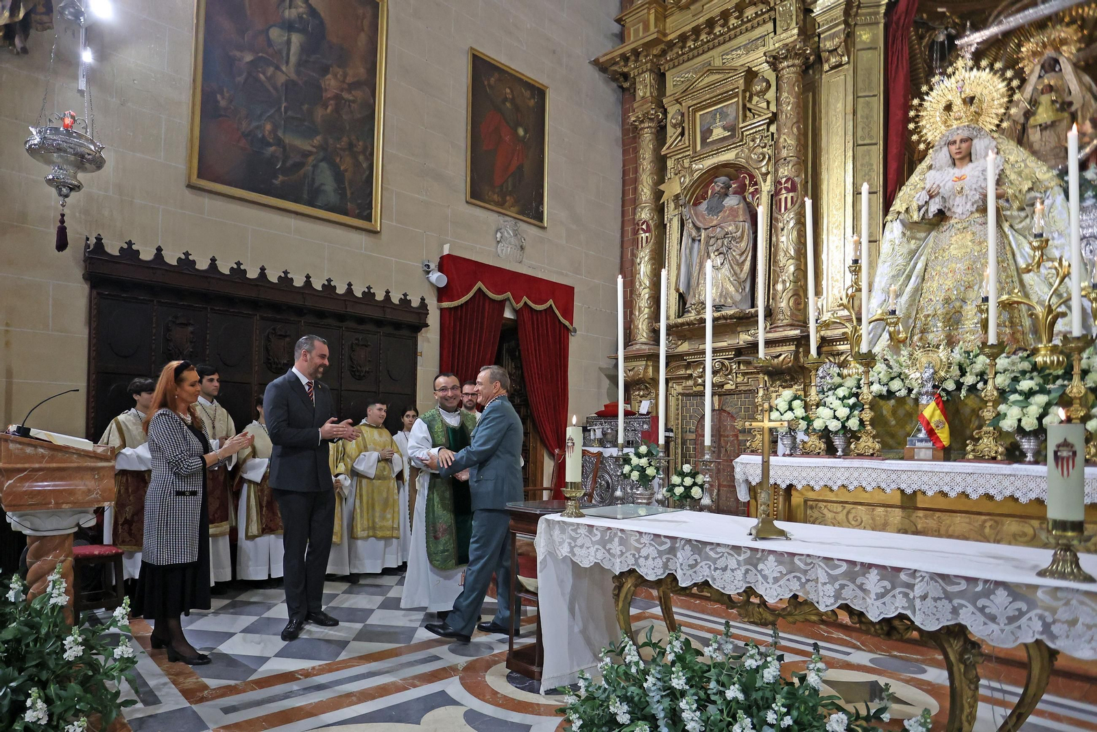 Imágenes de la entrega del fajín de Rodríguez del Castillo a Madre de Dios de la Misericordia