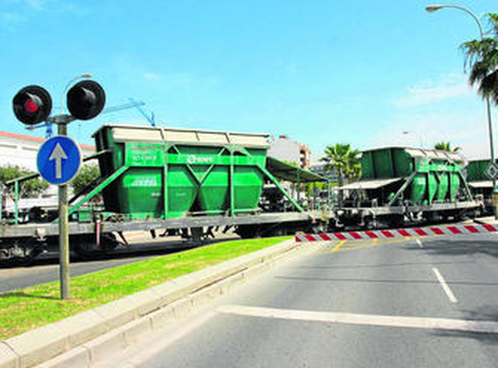 Llegada de un tren al puerto de Málaga.