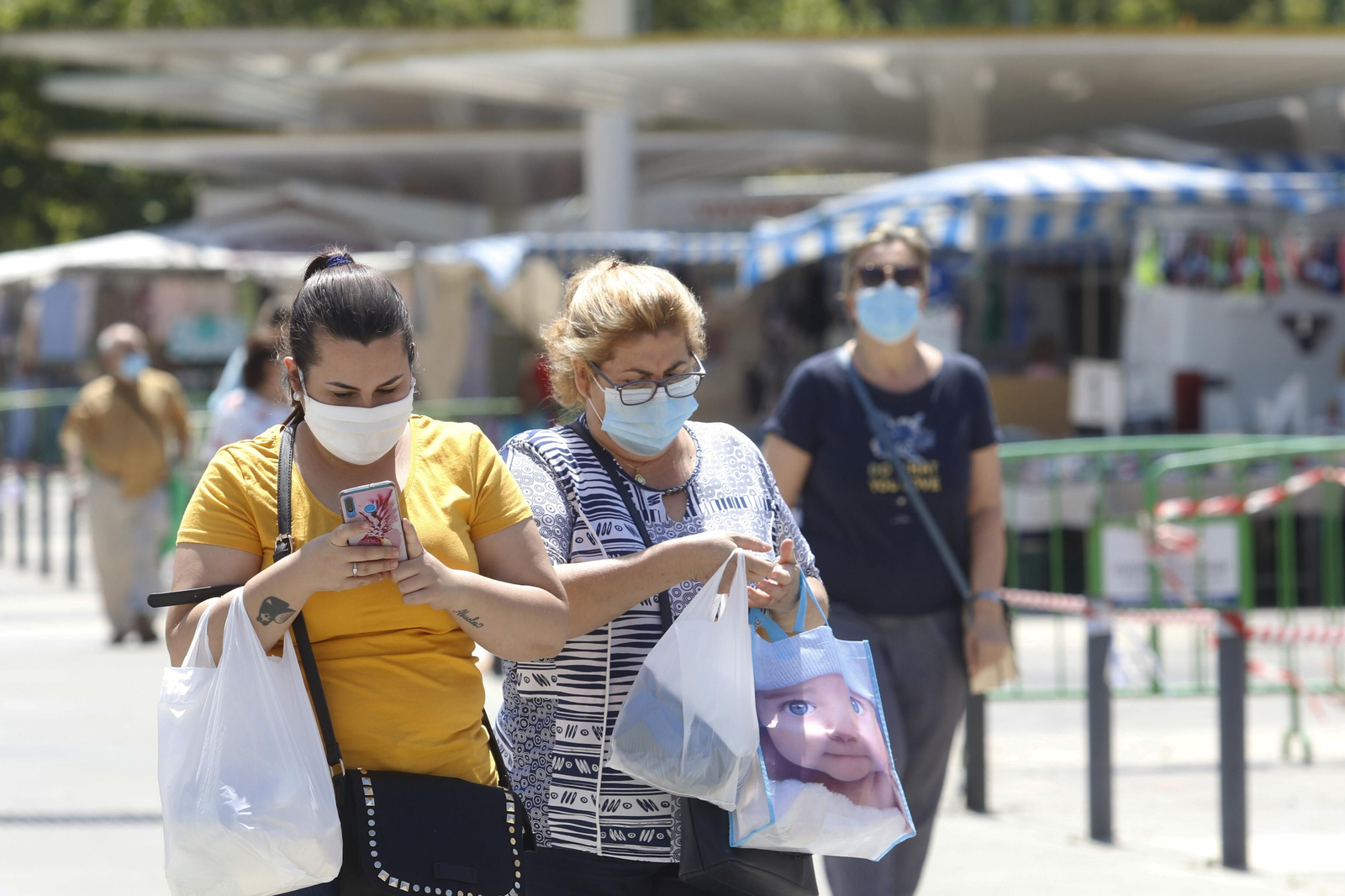 El regreso de los mercadillos de Córdoba tras la crisis del coronavirus, en fotos
