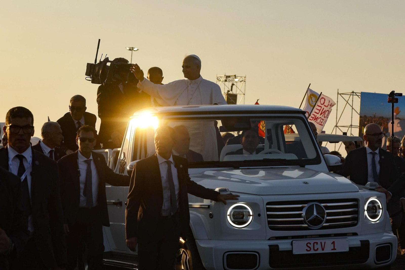 Pope Leo XIV celebrat (14130557).jpg