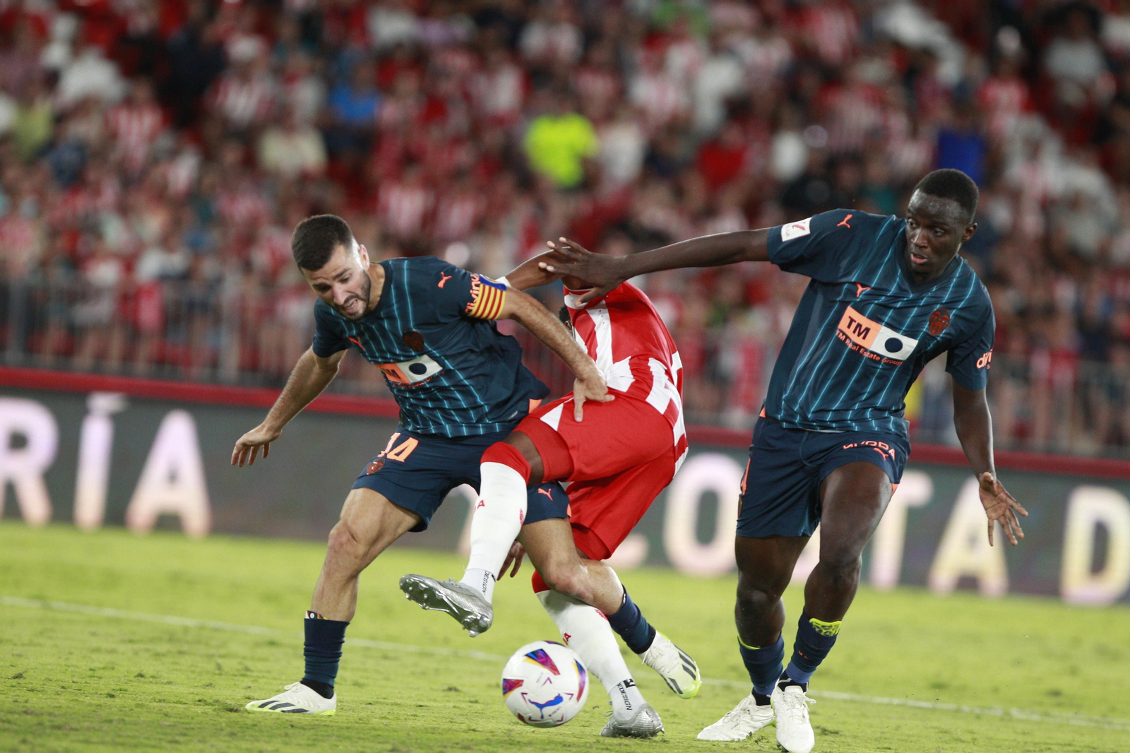 Imágenes del partido de La Liga Ea Sports U.D. Almería-Valencia C.F.