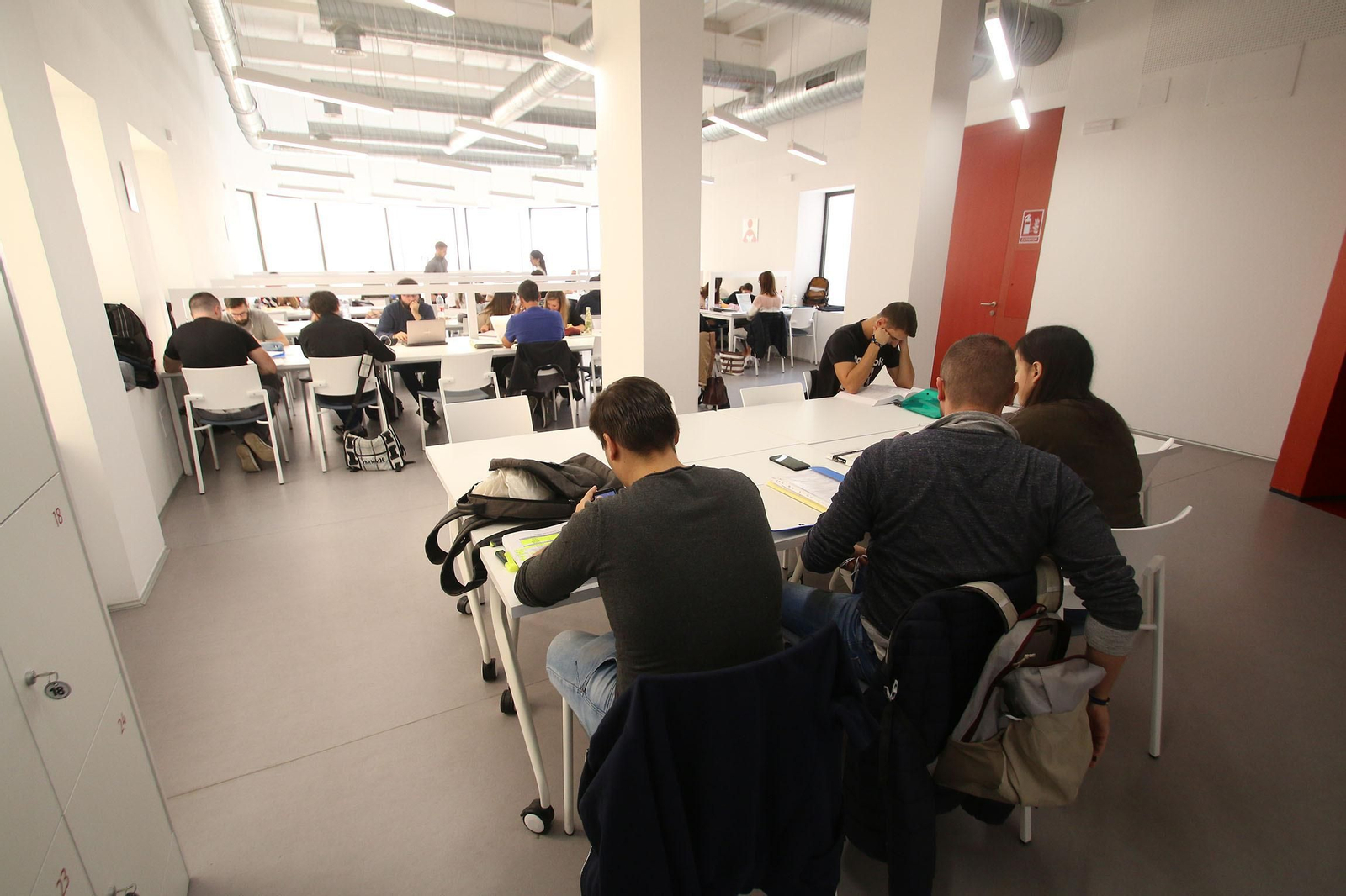 Fotogalería de la Biblioteca Central José María Artero