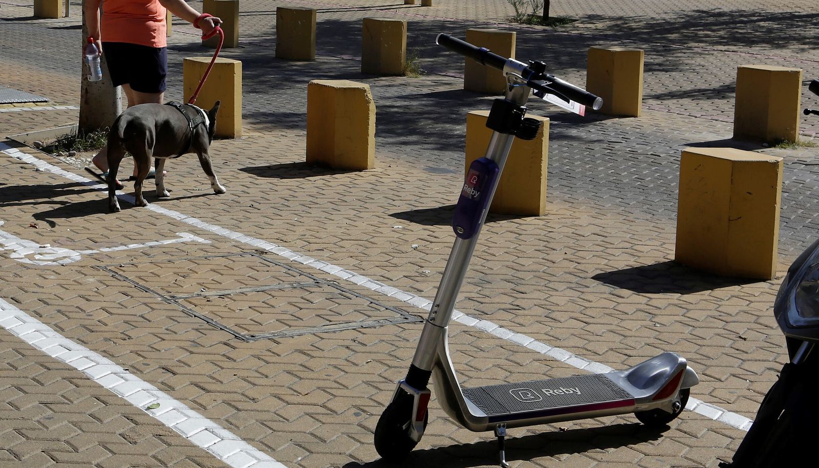 Reby retira sus patinetes de Sevilla y deja a VOI como única empresa de alquiler