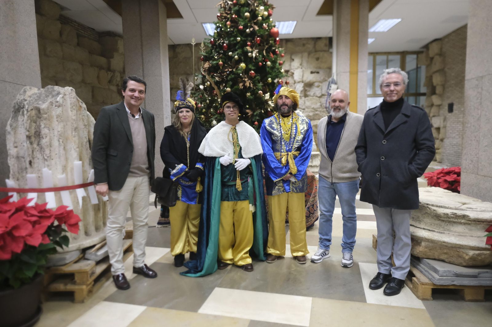 El Cartero Real de Córdoba recoge las ilusiones de los más pequeños, en imágenes