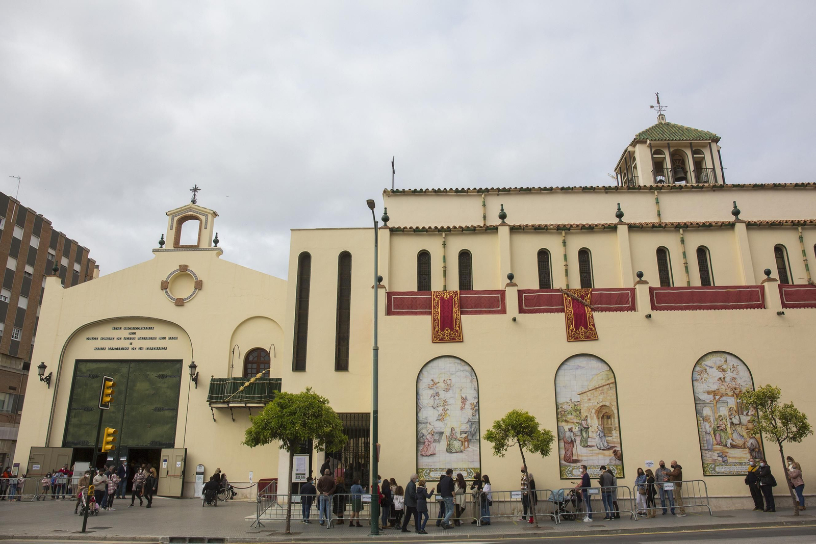 Las fotos del Domingo de Ramos, con largas colas en los templos