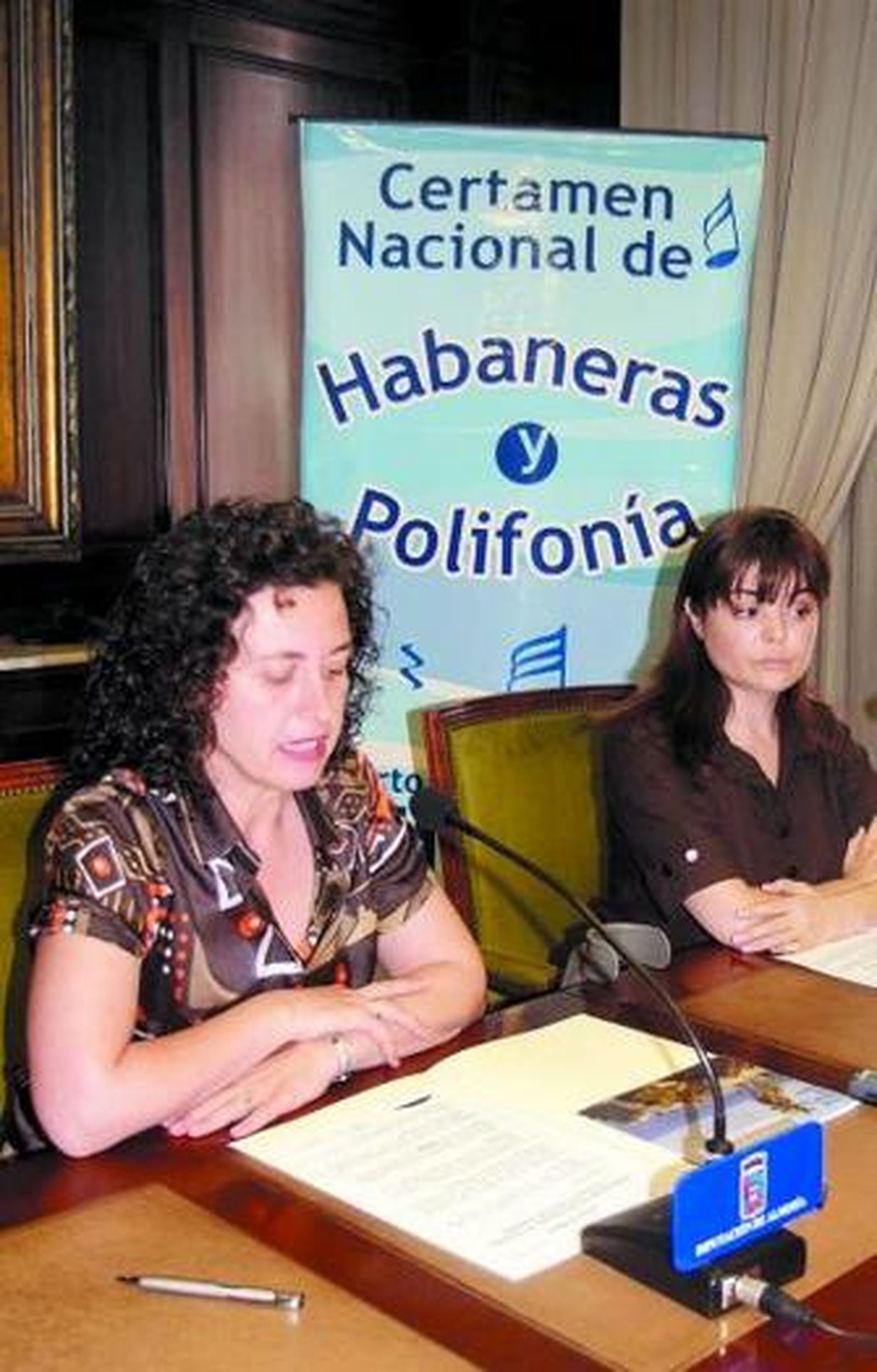 Caridad Herrerías junto a María Dolores Moreno.