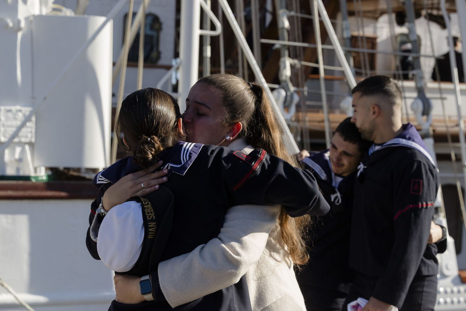 Las imágenes de la despedida del Juan Sebastián de Elcano