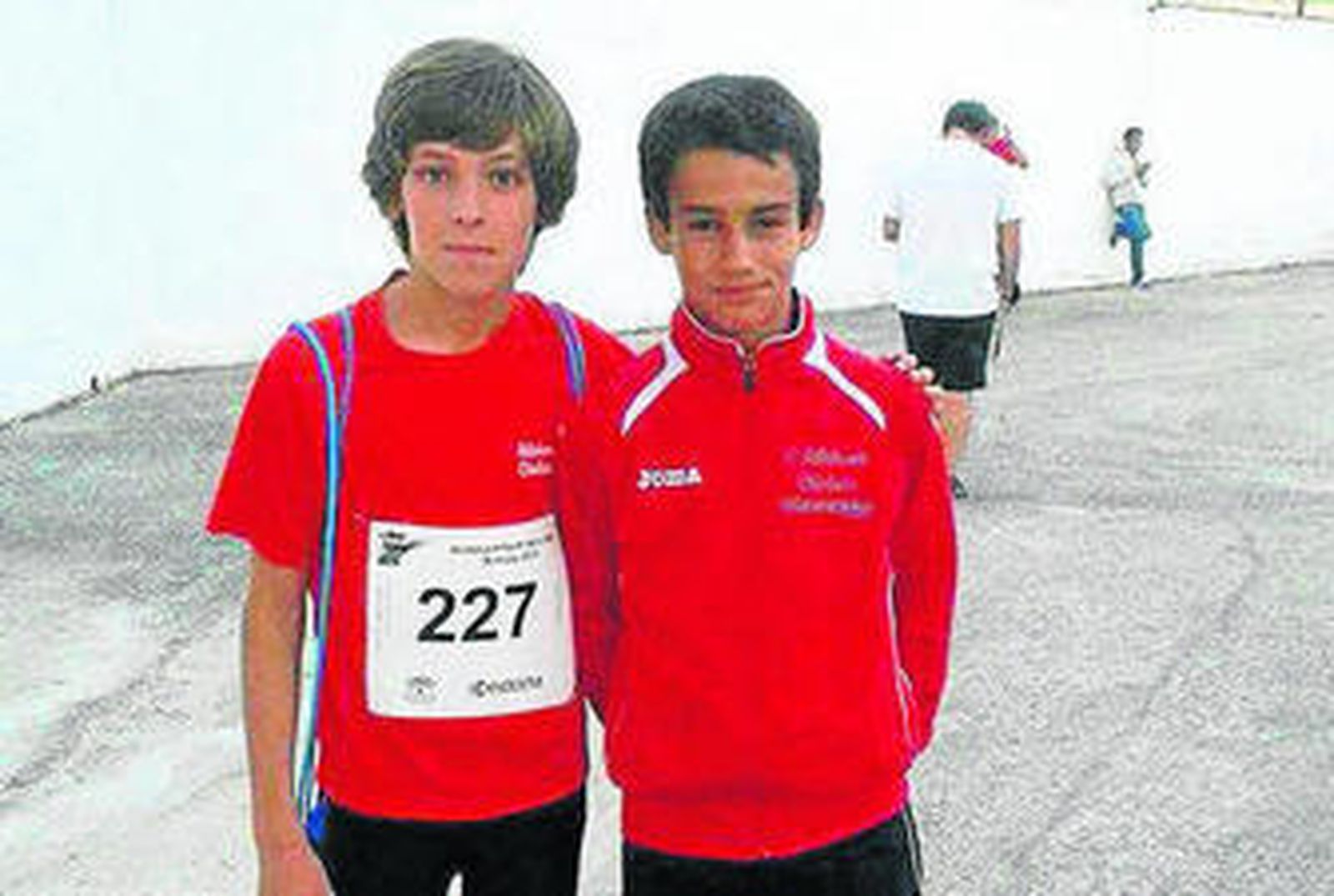 Daniel Crespo, dorsal 227, junto a su compañero Carlos Cabrera.