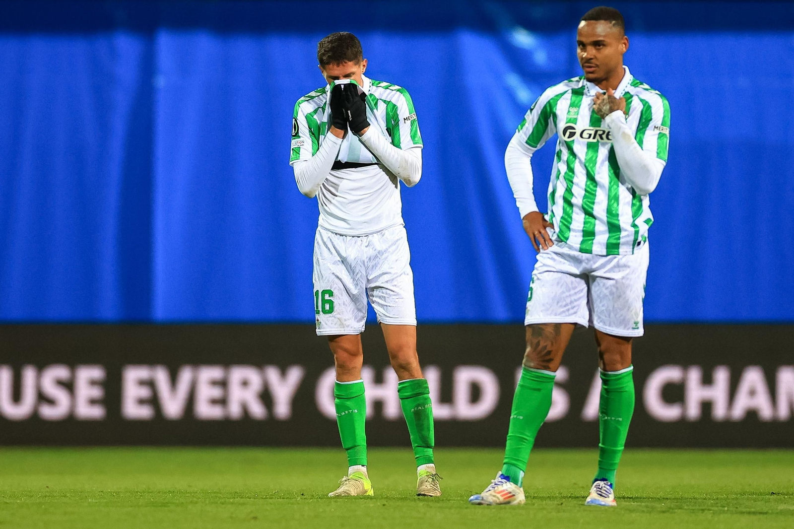 Las fotos del Mladá Boleslav - Betis de la Conference League