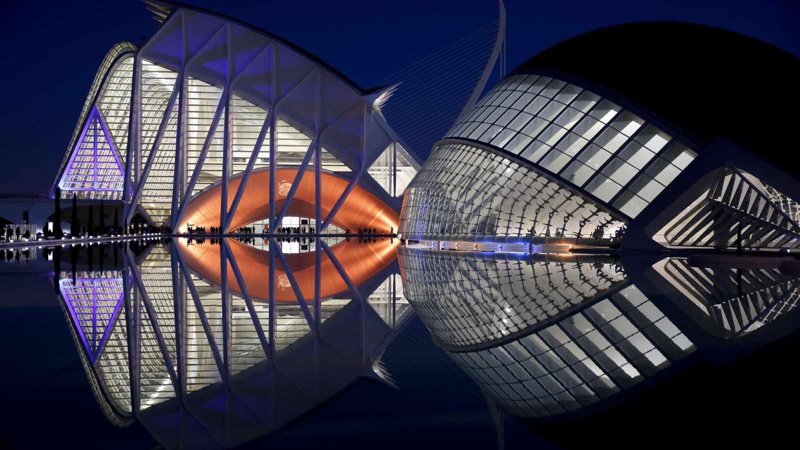 Iluminación de la Ciudad de las Artes y las Ciencias de Valencia.