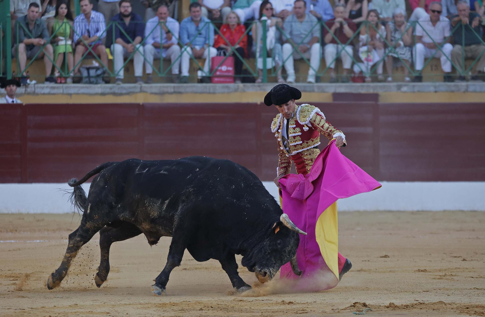 Fotos de la corrida del viernes de la Feria de La Línea: Morante de la Puebla, Talavante y David de Miranda Fotos de la corrida del viernes de la Feria de La Línea: Morante de la Puebla, Talavante y David de Miranda