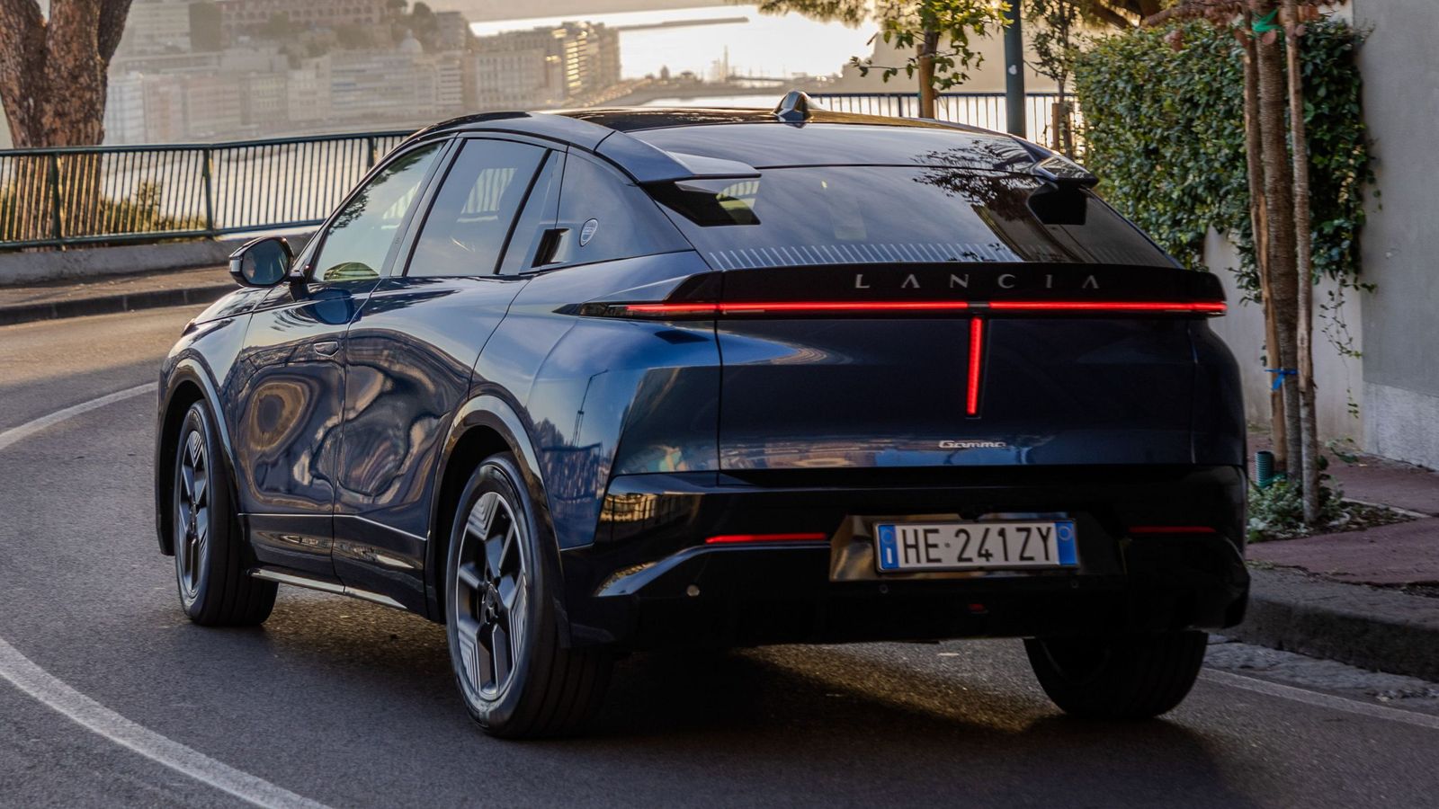 La familia de lanzamiento del nuevo Gamma está conformada por una versión MHEV de 145 CV y tres eléctricas, con potencias de  230, 245 y 375 CV (169, 180 y 276 kW)..