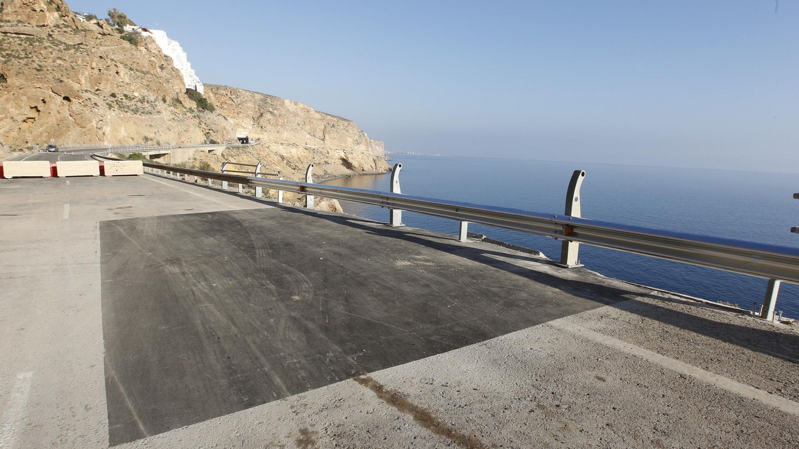 Asfalto reparado en el tramo que se resquebrajó el 31 de diciembre al caer grandes rocas
