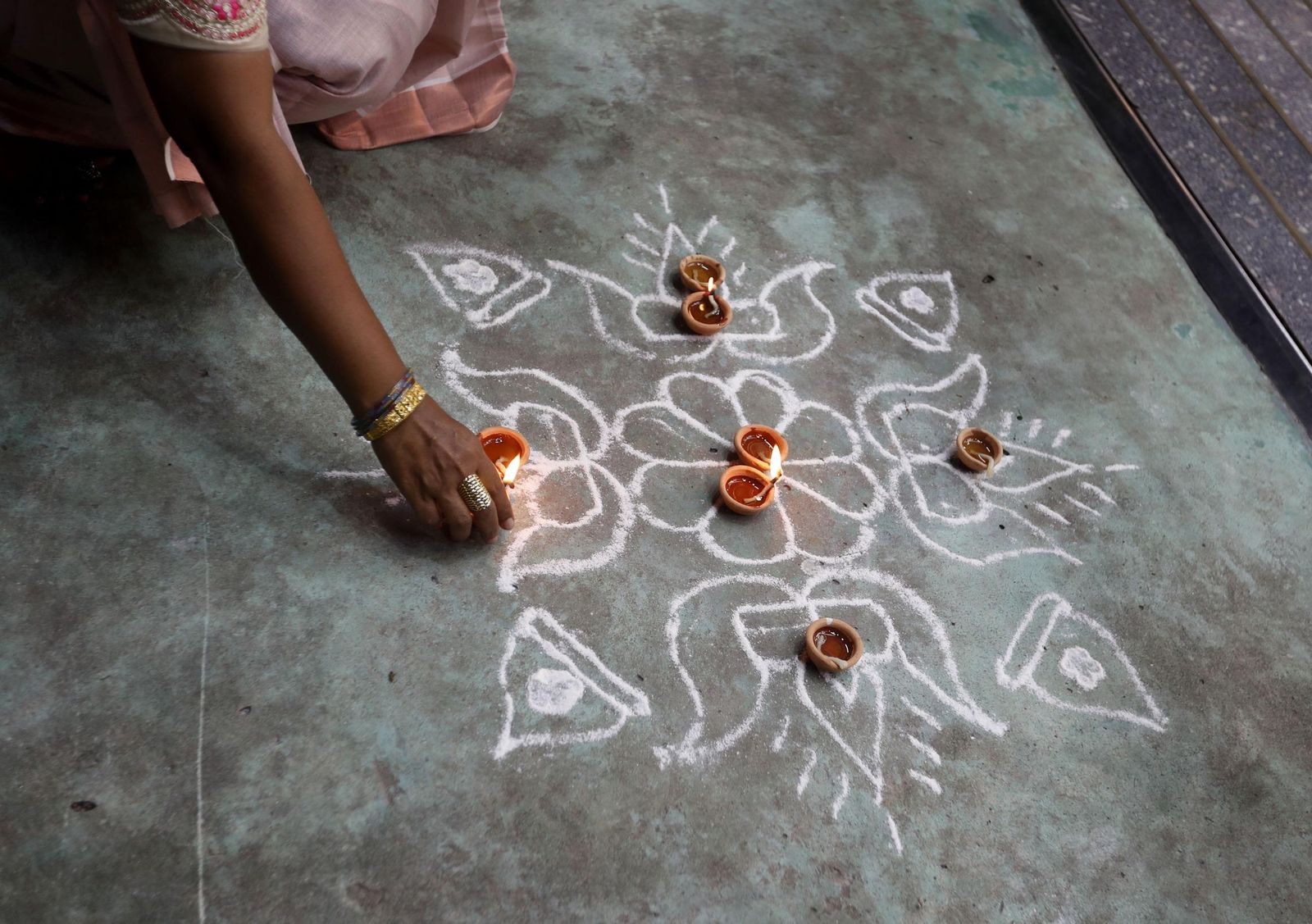 Las preciosas imágenes de la celebración del Diwali en India: un festival de luz y color