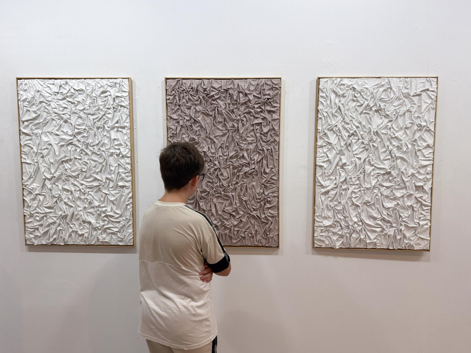 Las fotos de la exposición El mundo de Ara de Feli Muñoz en la sala Cajasur de Algeciras