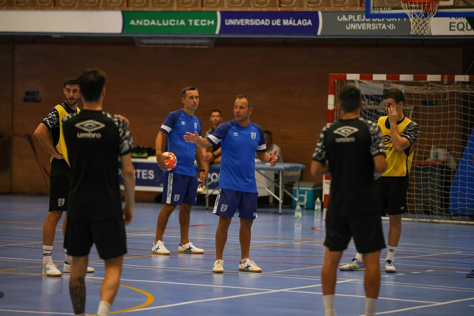 Tete y Crispi supervisando un entrenamiento.