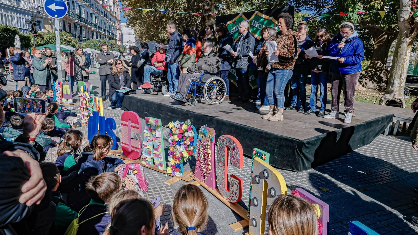 Participativa lectura del manifiesto por el Día Internacional de la Discapacidad.