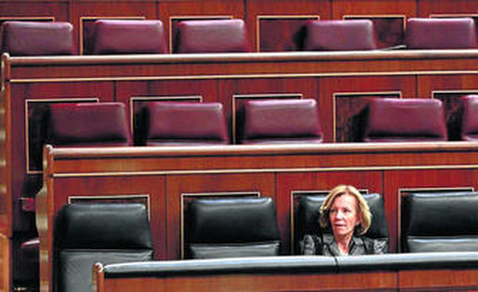 La ministra de Economía, Elena Salgado, ayer en el Congreso de los Diputados.