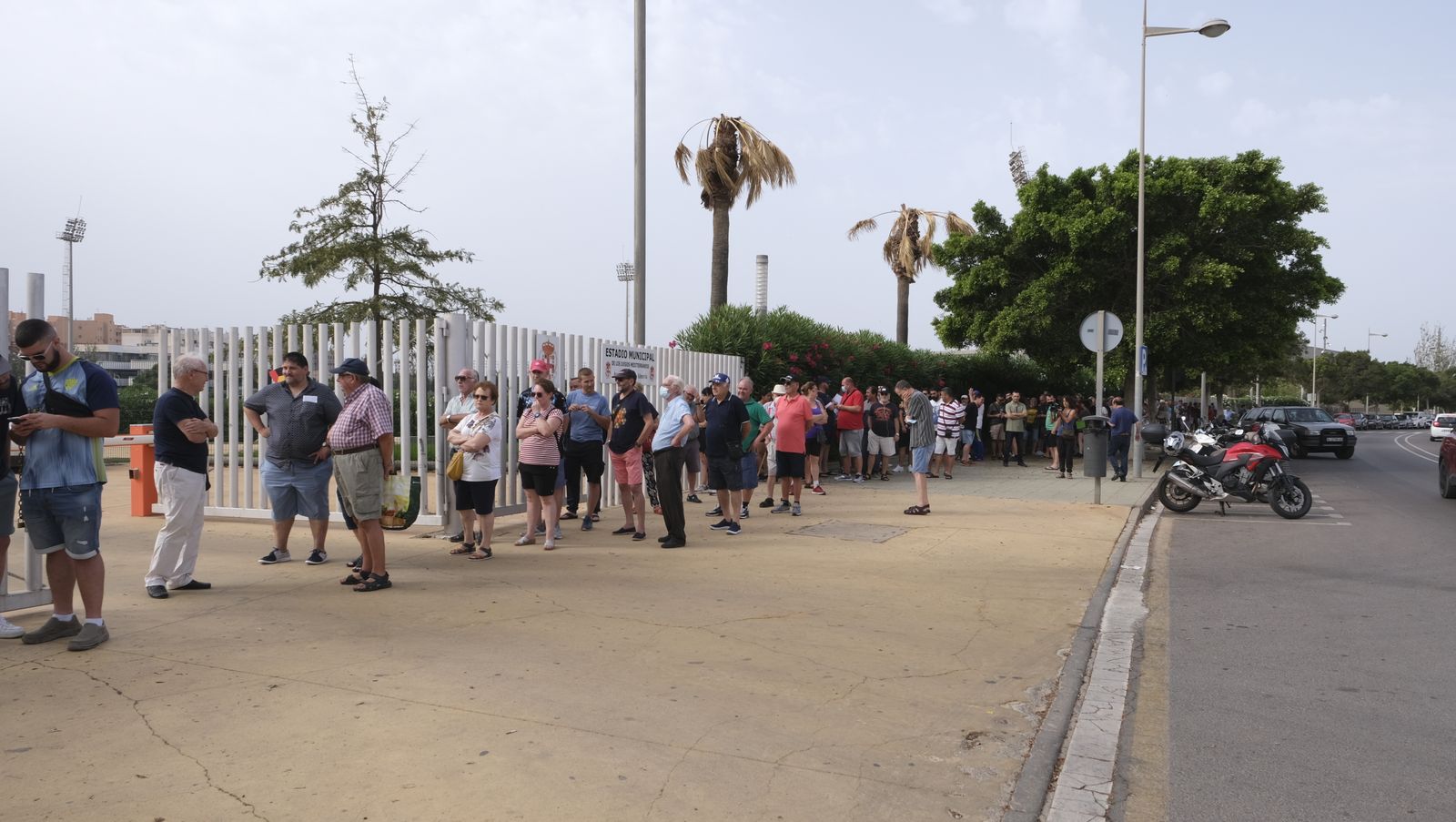 Imágenes de la renovación de los abonos de la U.D. Almería