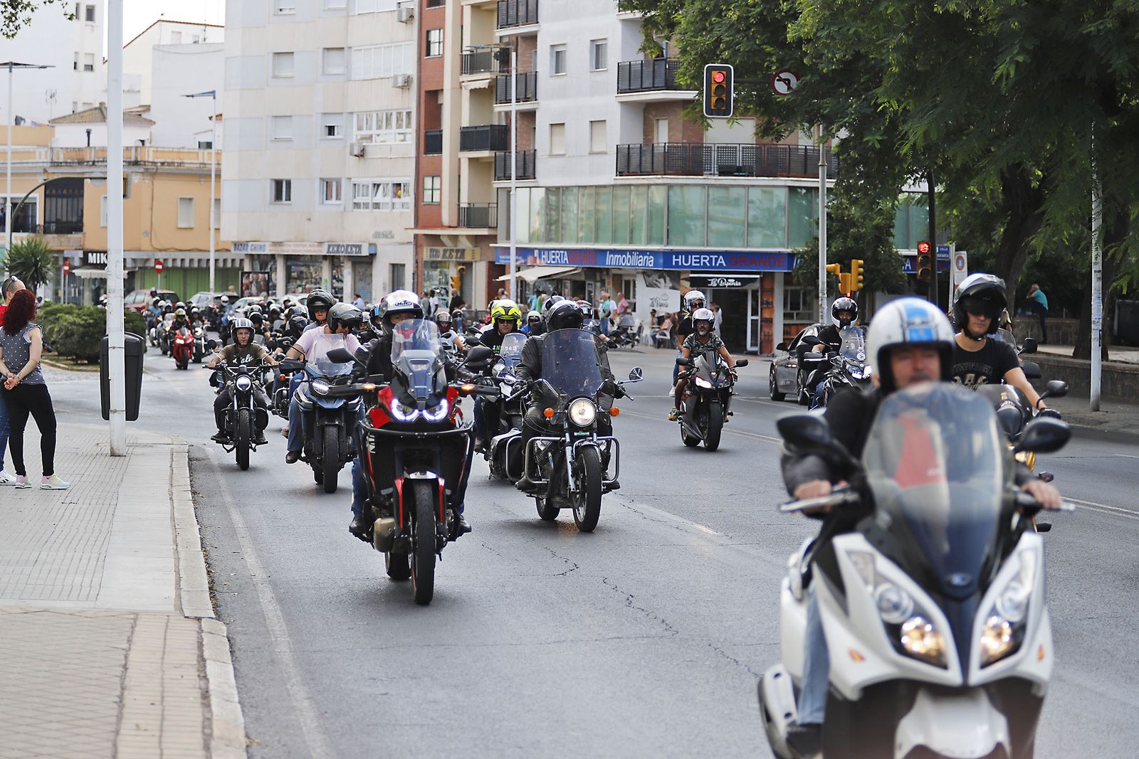 Las motos del club Descubridores toman las calles de Huelva