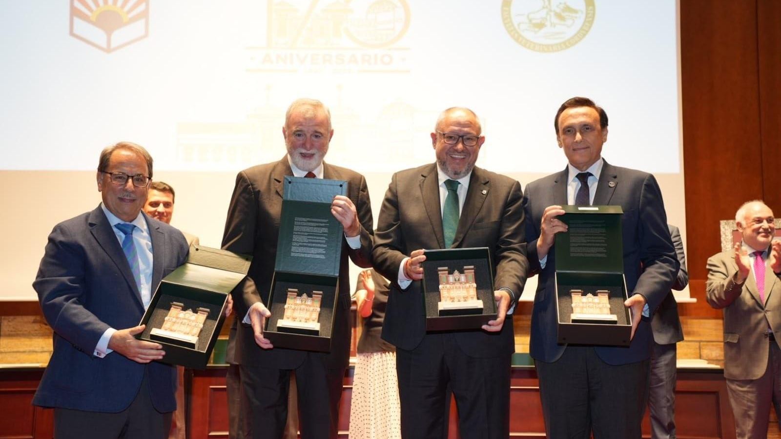 Los rectores Eugenio Domínguez, José Manuel Roldán Nogueras, Manuel Torralbo y Gómez Villamandos. Los rectores Eugenio Domínguez, José Manuel Roldán Nogueras, Manuel Torralbo y Gómez Villamandos.