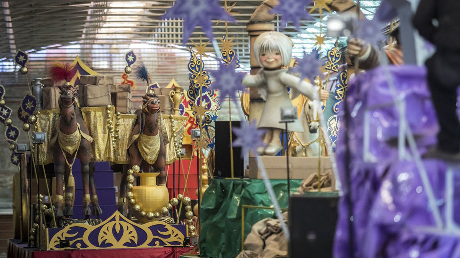 Preparativos de las carrozas de la Cabalgata de Reyes Magos 2019