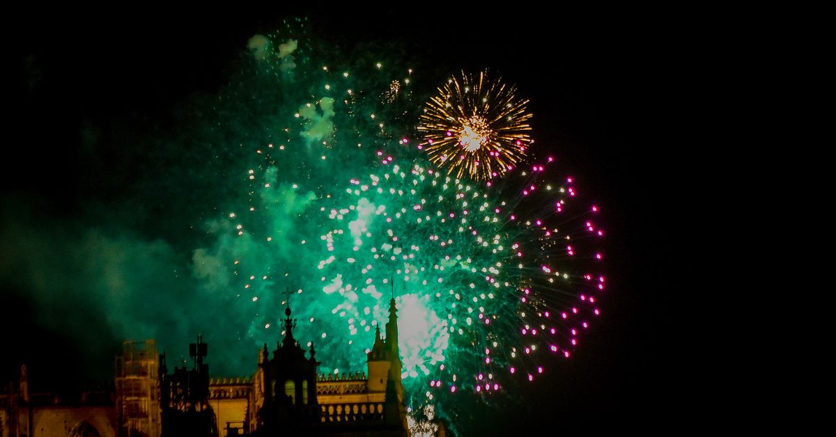 Los fuegos artificiales ponen fin este domingo a la Feria de 2025