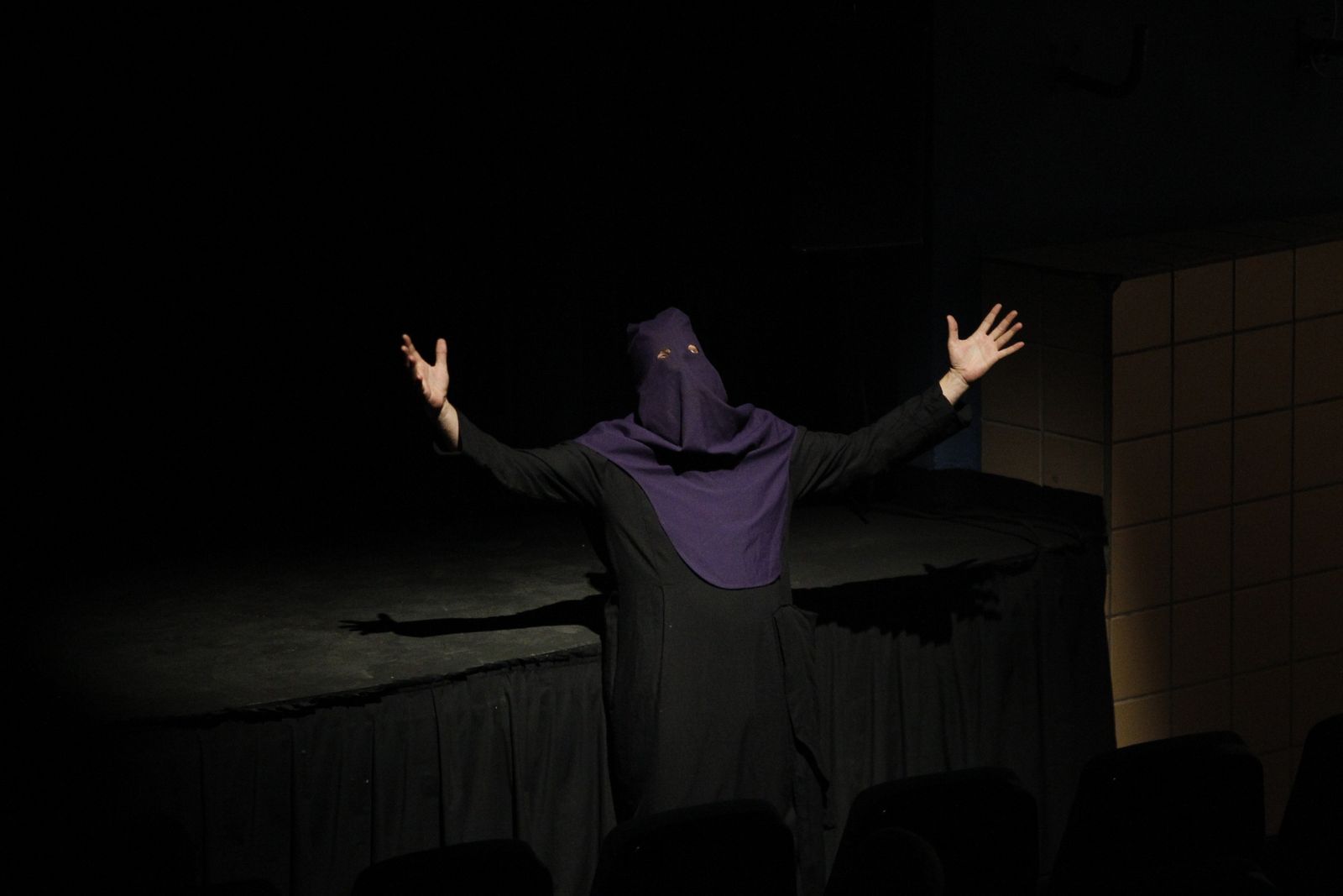 Fotogalería Festival de Teatro de El Ejido. Obra "El Asesino de la Regañá". Teatro Municipal de El Ejido