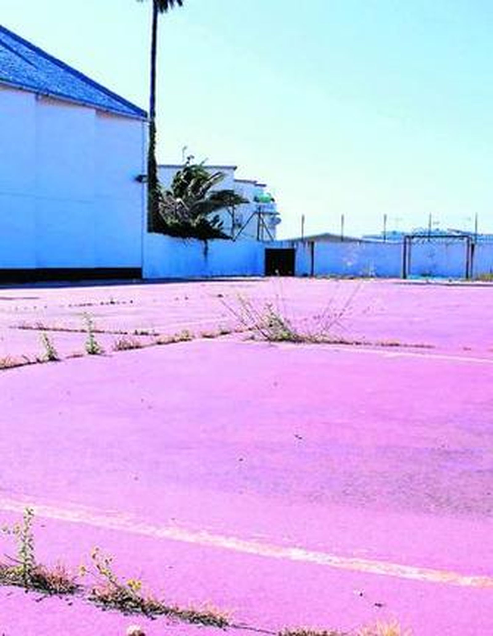 Las pistas junto a la parroquia Espíritu Santo, en La Piñera.