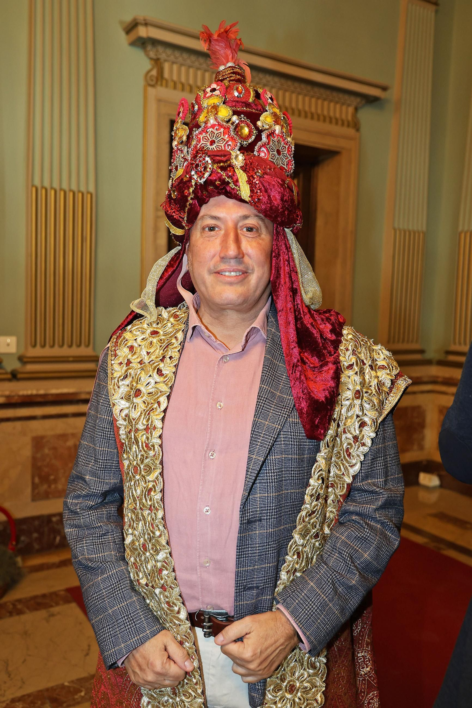 Sus Majestades Los Reyes Magos son coronados en el Ayuntamiento de Huelva