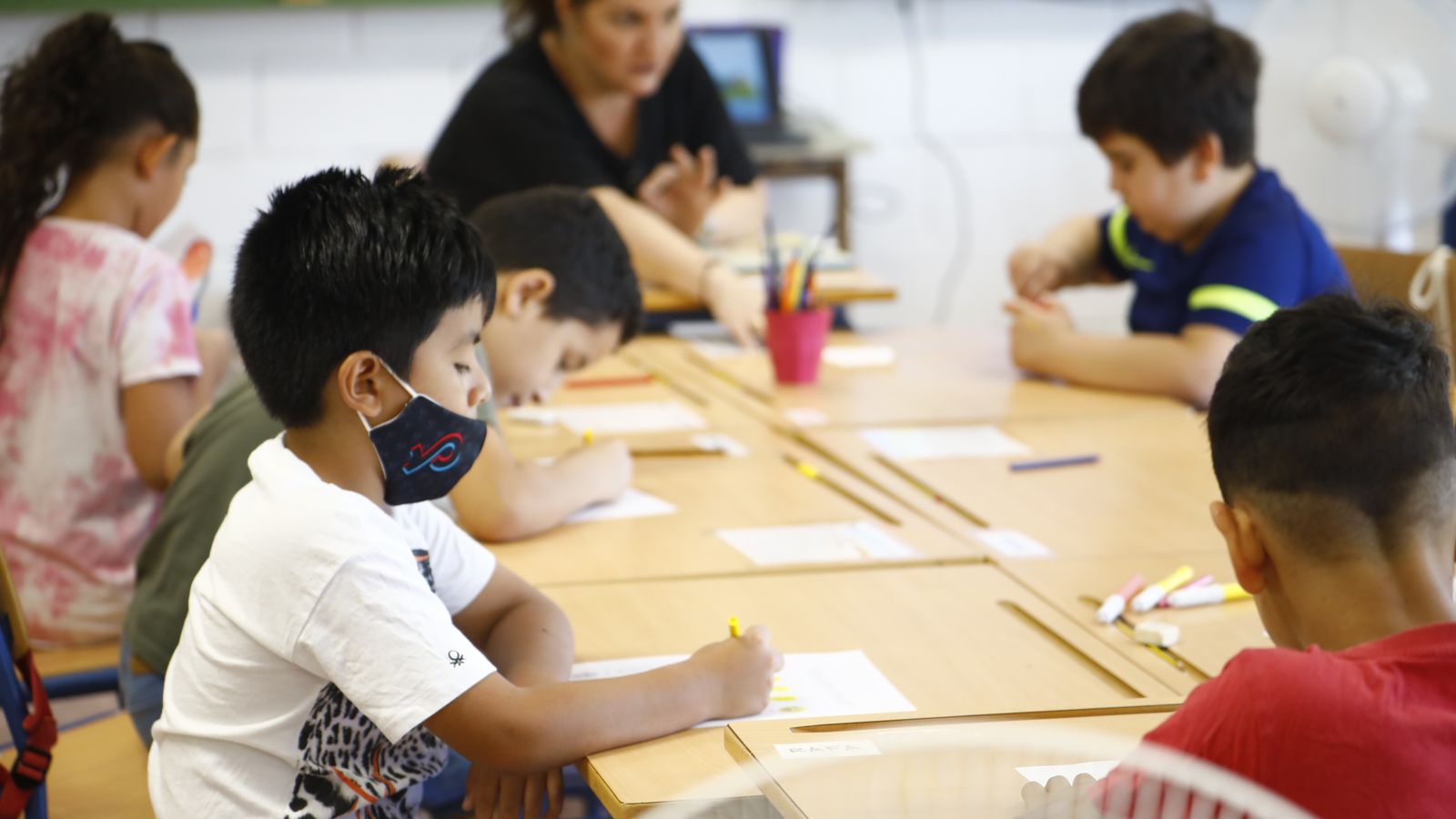Alumnos del colegio Antonio Gala en sus clases de refuerzo