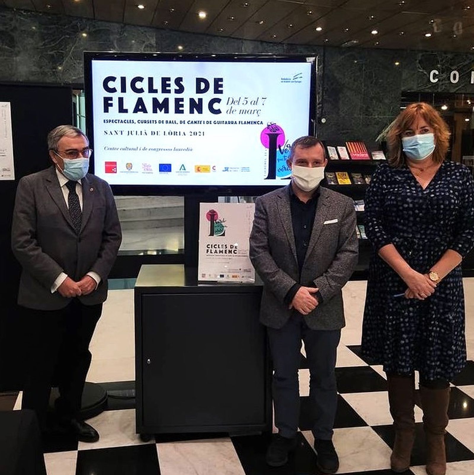 Lola Vallespí, a la derecha, durante la presentación celebrada el pasado marzo.