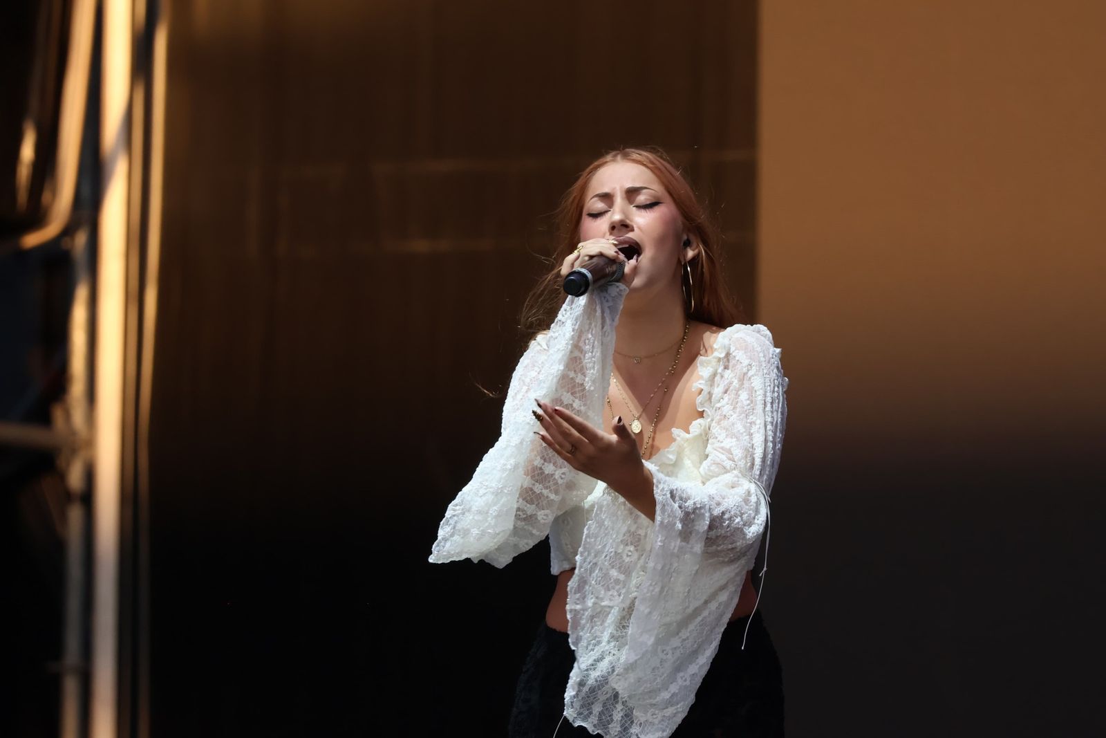 Imagen de archivo de Lucycalys durante su actuación en CMF 2025