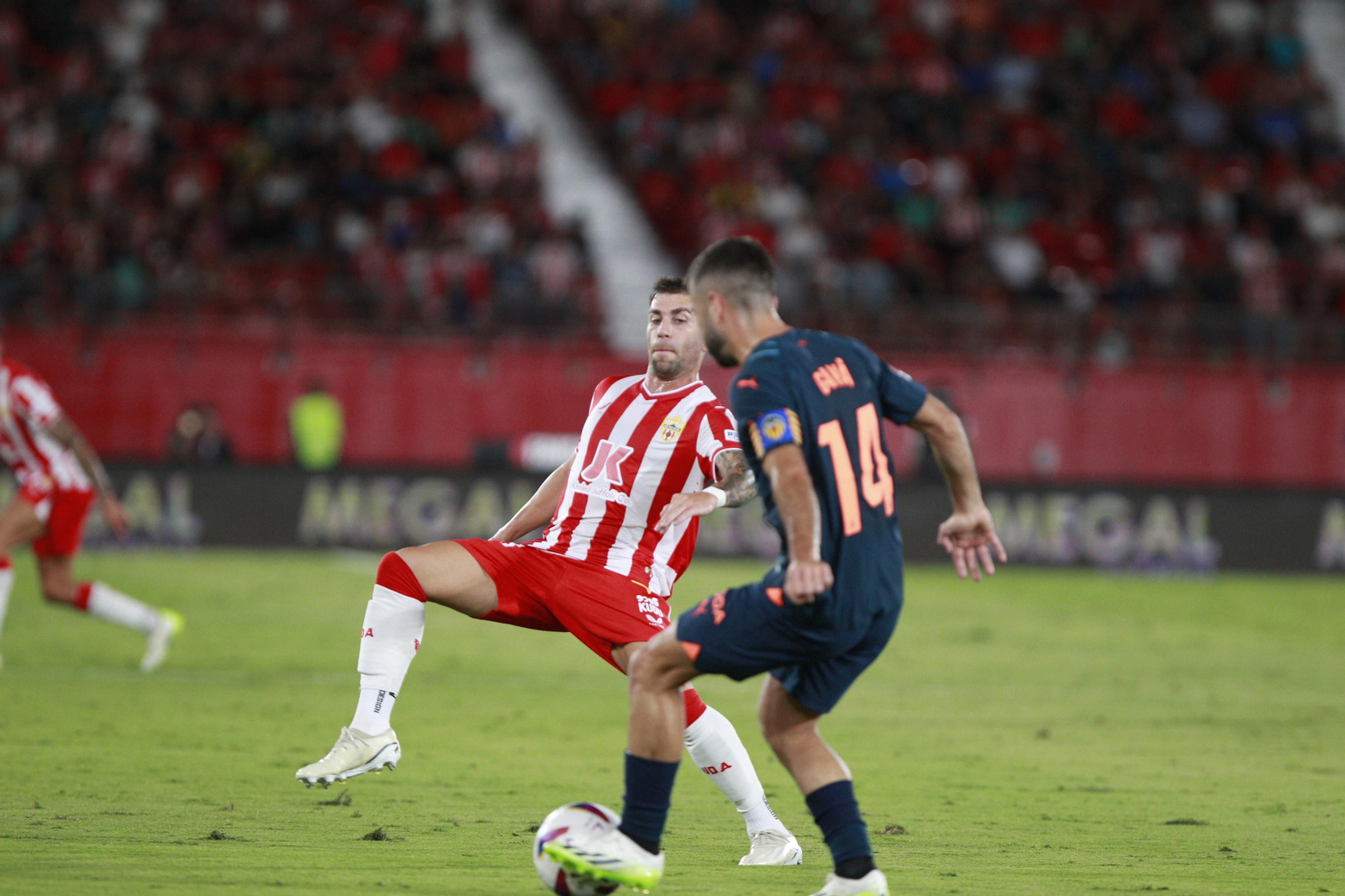 Imágenes del partido de La Liga Ea Sports U.D. Almería-Valencia C.F.