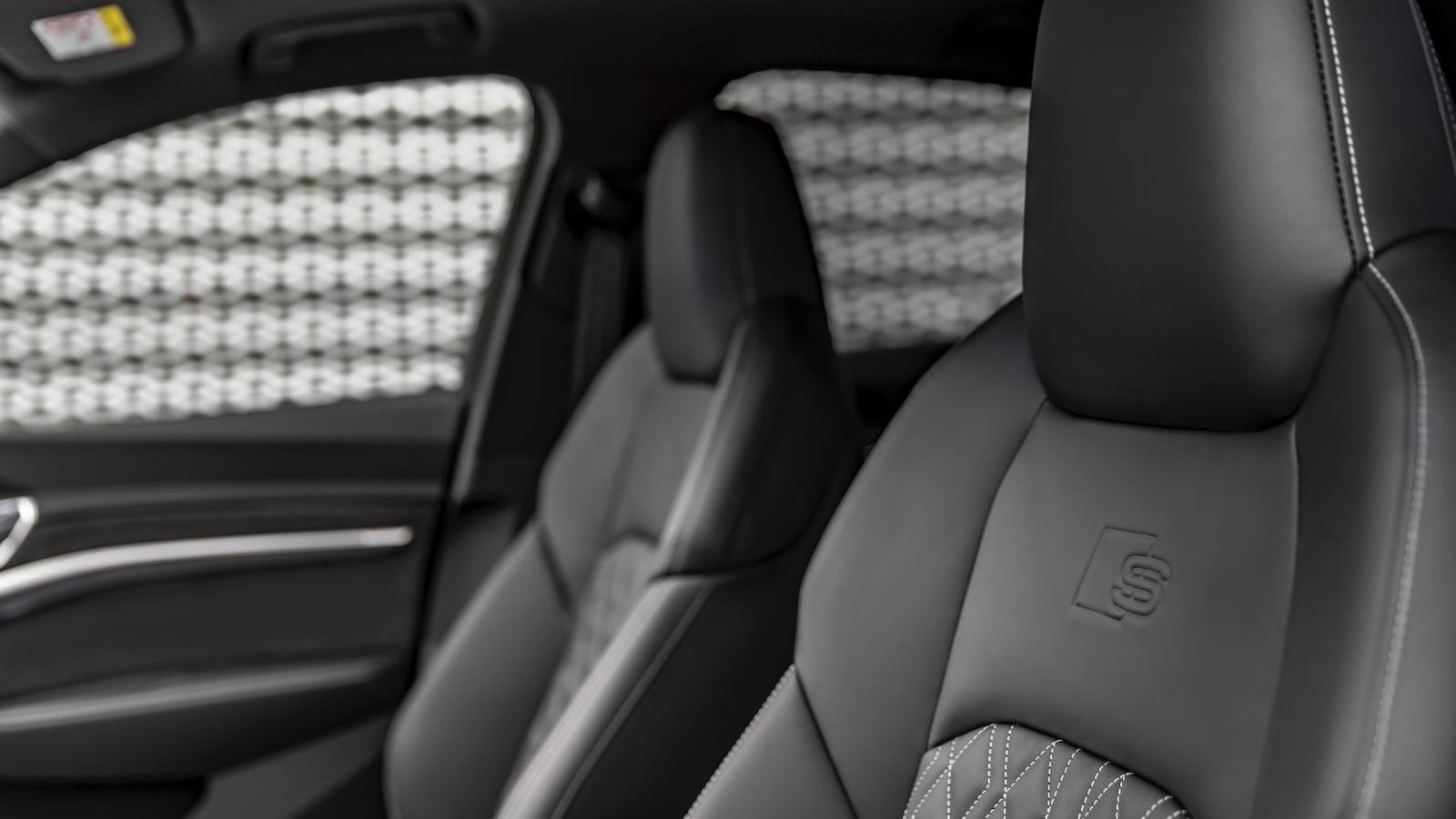 Para los asientos del e-tron Sportback Audi ofrece varias posibilidades: los de serie, los deportivos, los deportivos S y los de confort con funciones de ventilación y masaje.