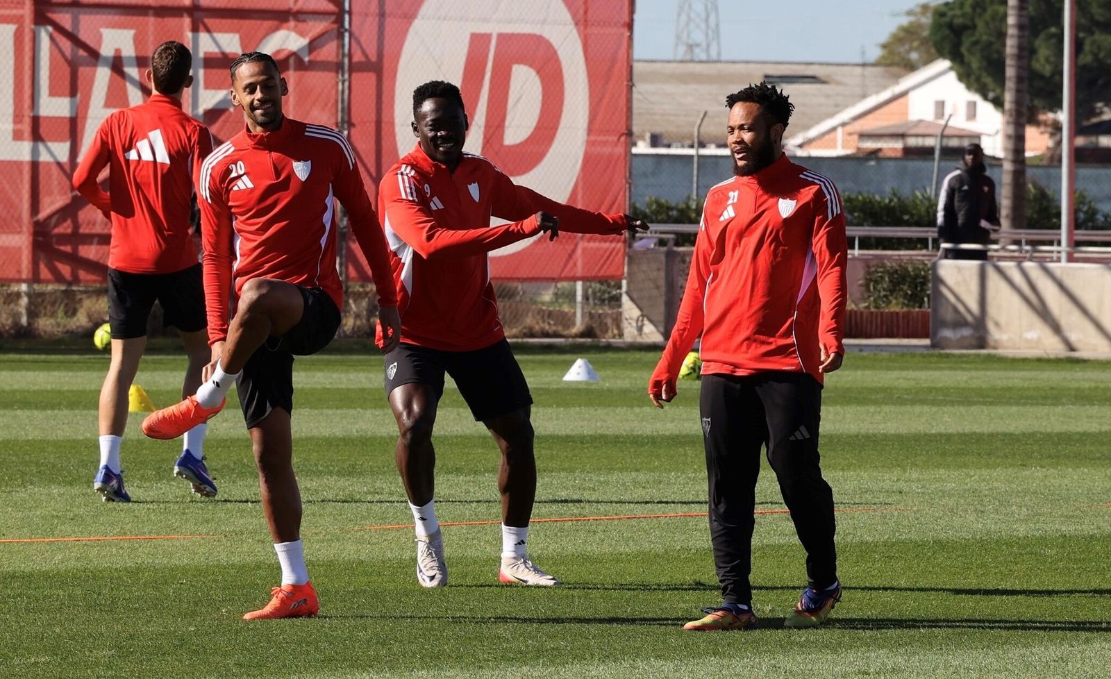Sow, Akor Adams y Ejuke, en un entrenamiento reciente.
