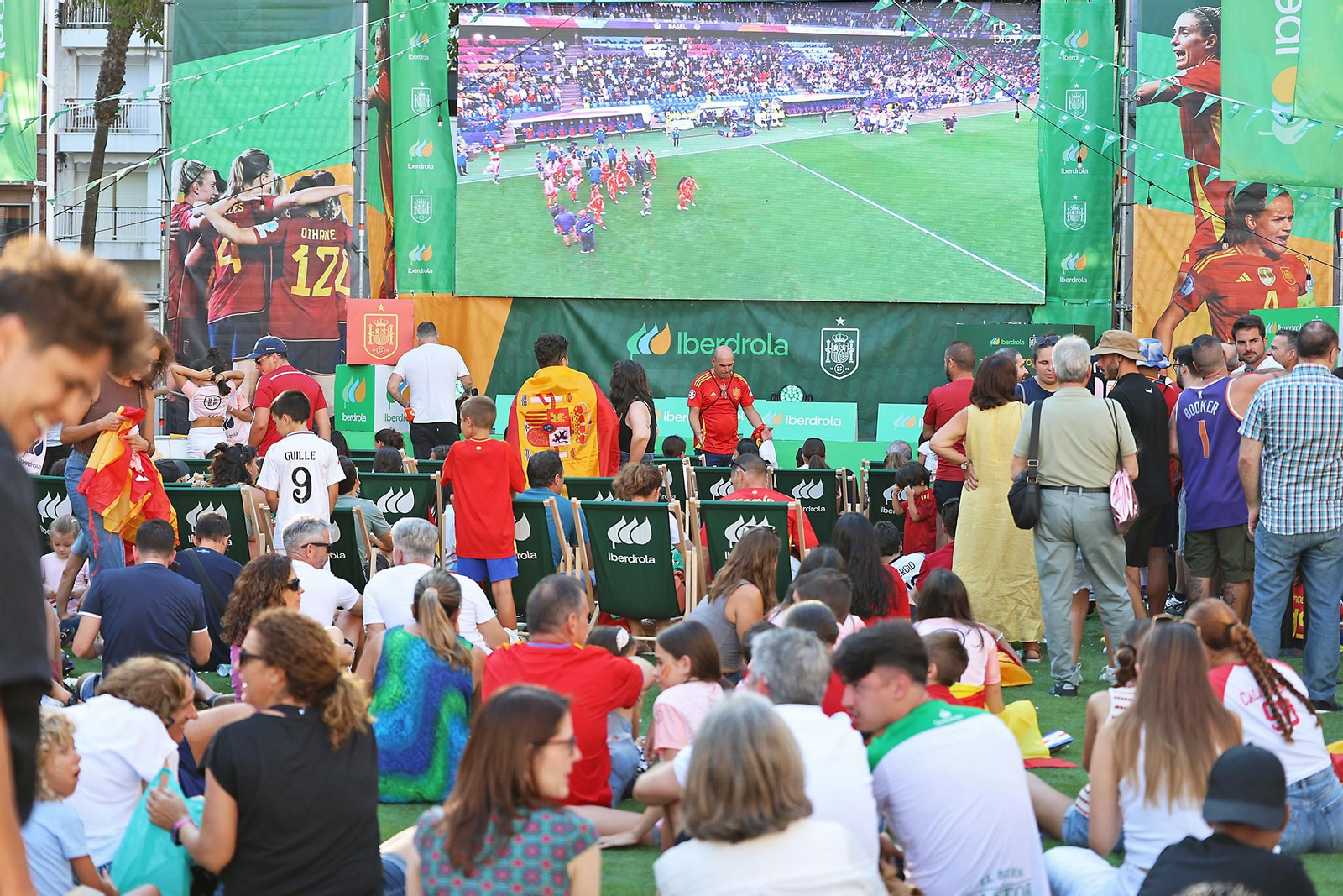 Imágenes de la Fan zone en Huelva de la Final de la Eurocopa entre Inglaterra y España Imágenes de la Fan zone en Huelva de la Final de la Eurocopa entre Inglaterra y España