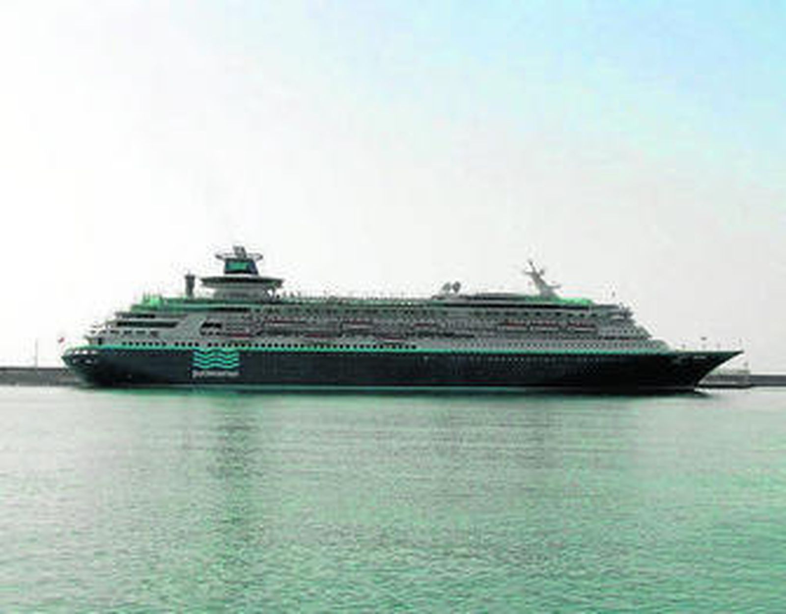 'Sovereing', el encargado de realizar el crucero gay que escaló ayer en Málaga.