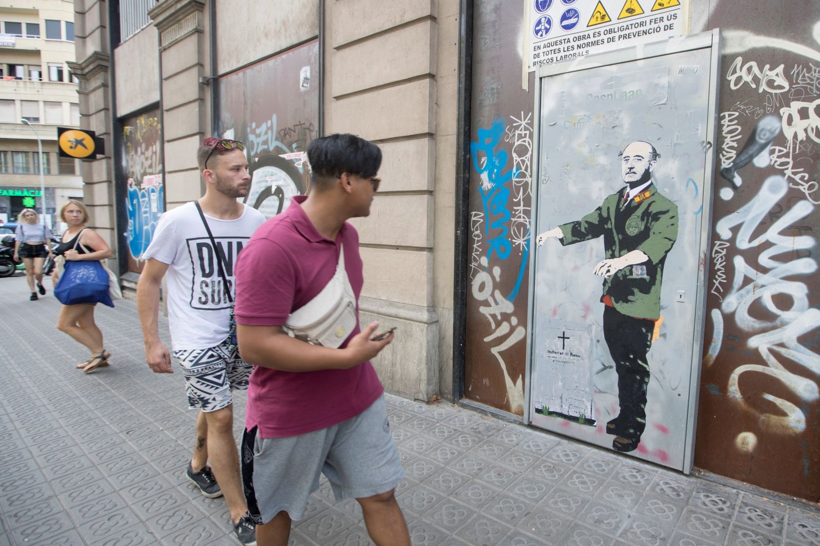 Grafiti en las calles de Barcelona que representa a Franco caracterizado como Frankestein