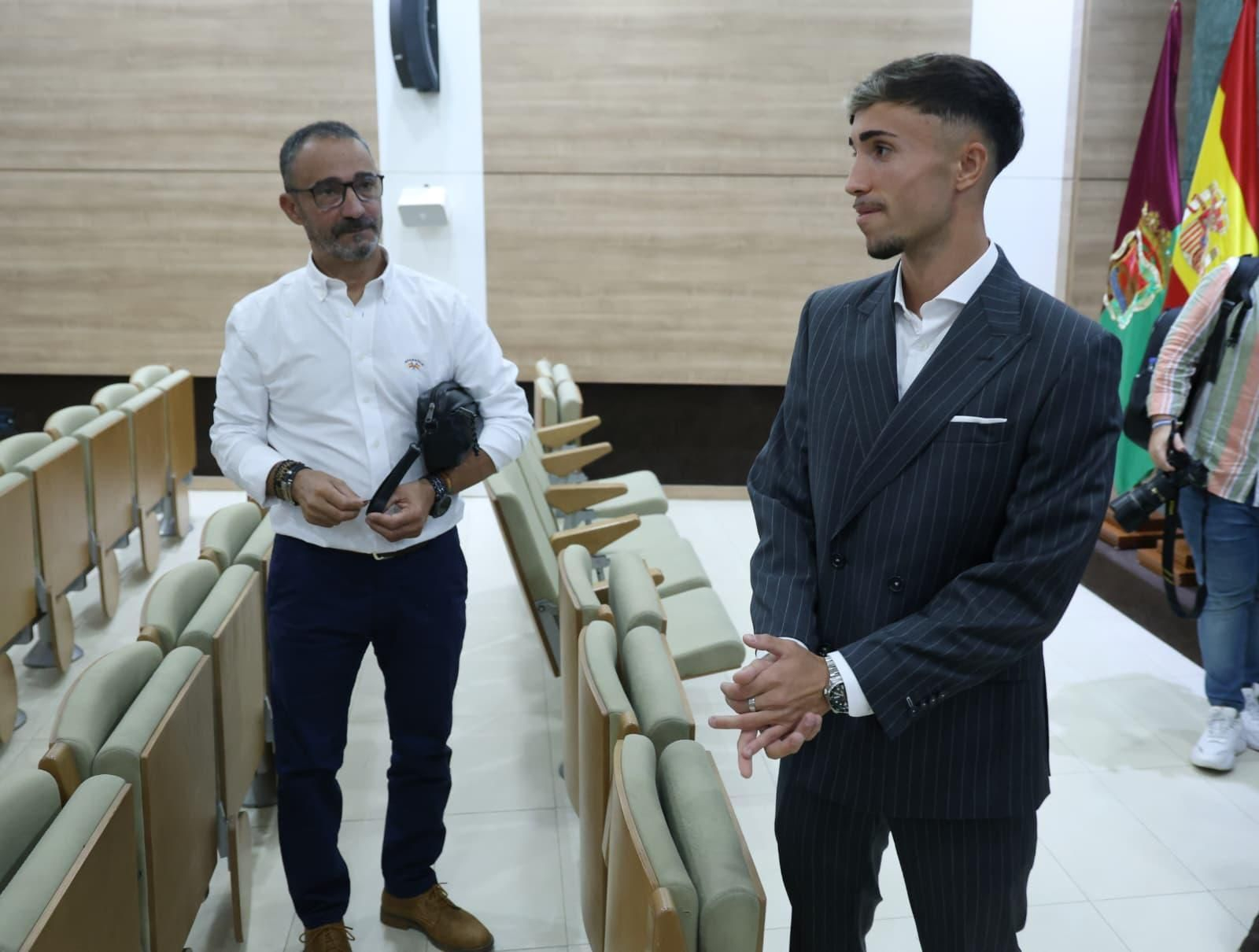 Los jugadores del Málaga CF y su familia arropan a David Larrubia