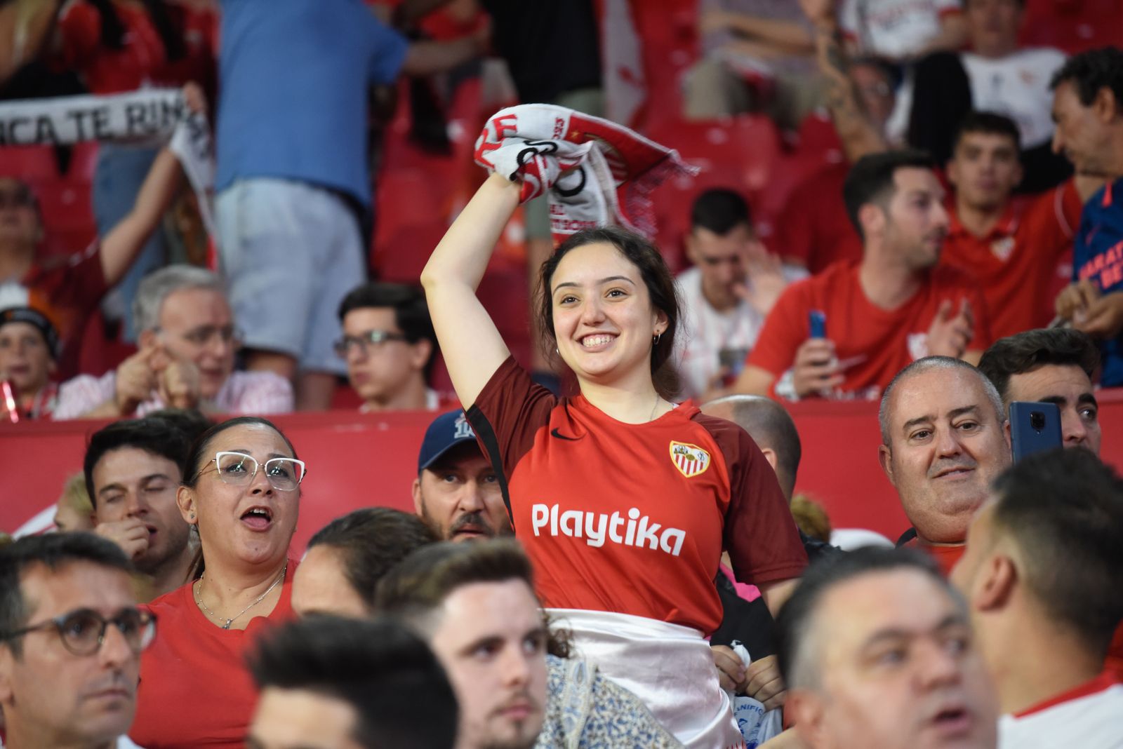 Búscate en la celebración del Sevilla, en el Sánchez-Pizjuán