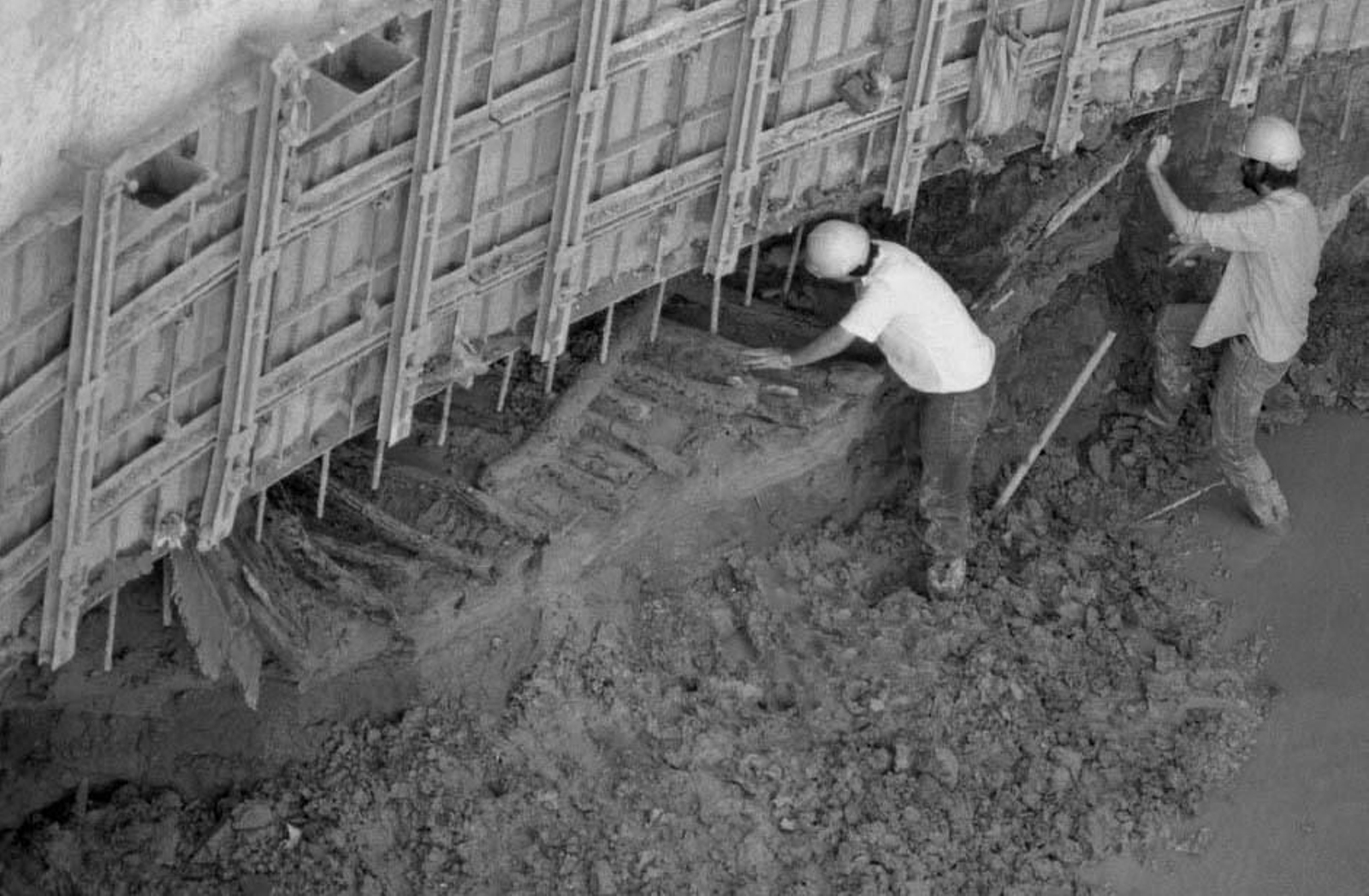 El hallazgo fluvial  de la Plaza Nueva