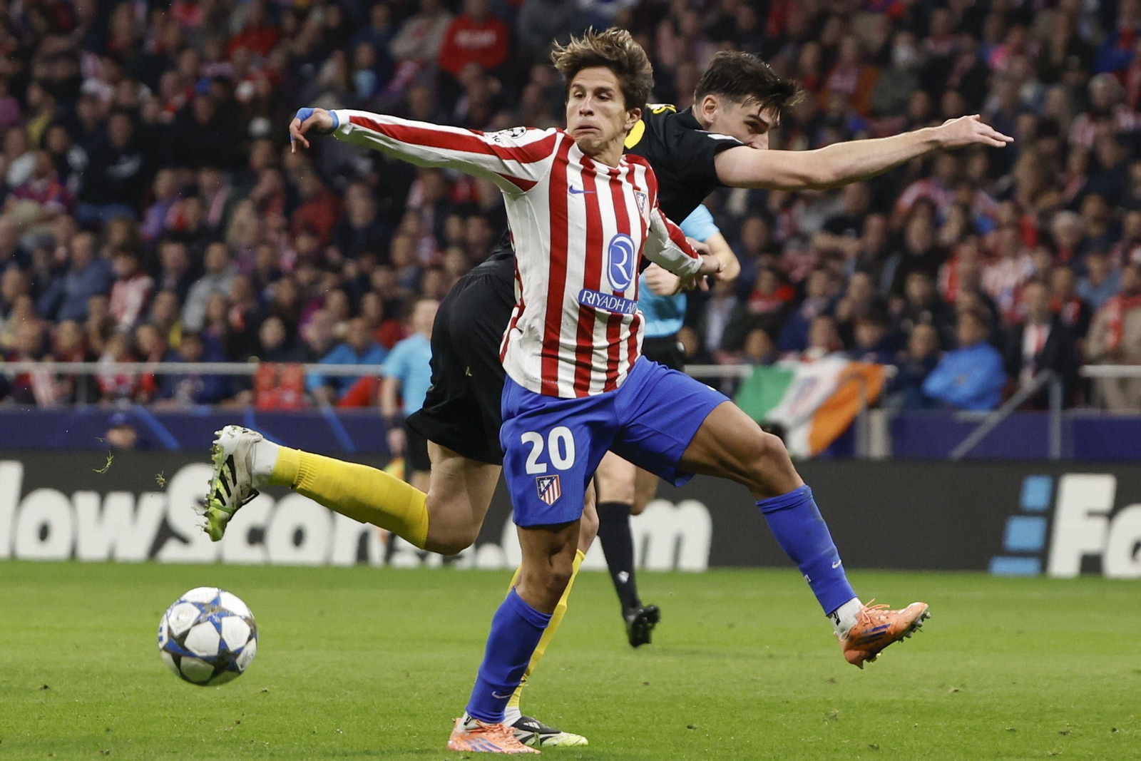 Giuliano Simeone, en un lance del partido de este martes en el Metropolitano. Giuliano Simeone, en un lance del partido de este martes en el Metropolitano.