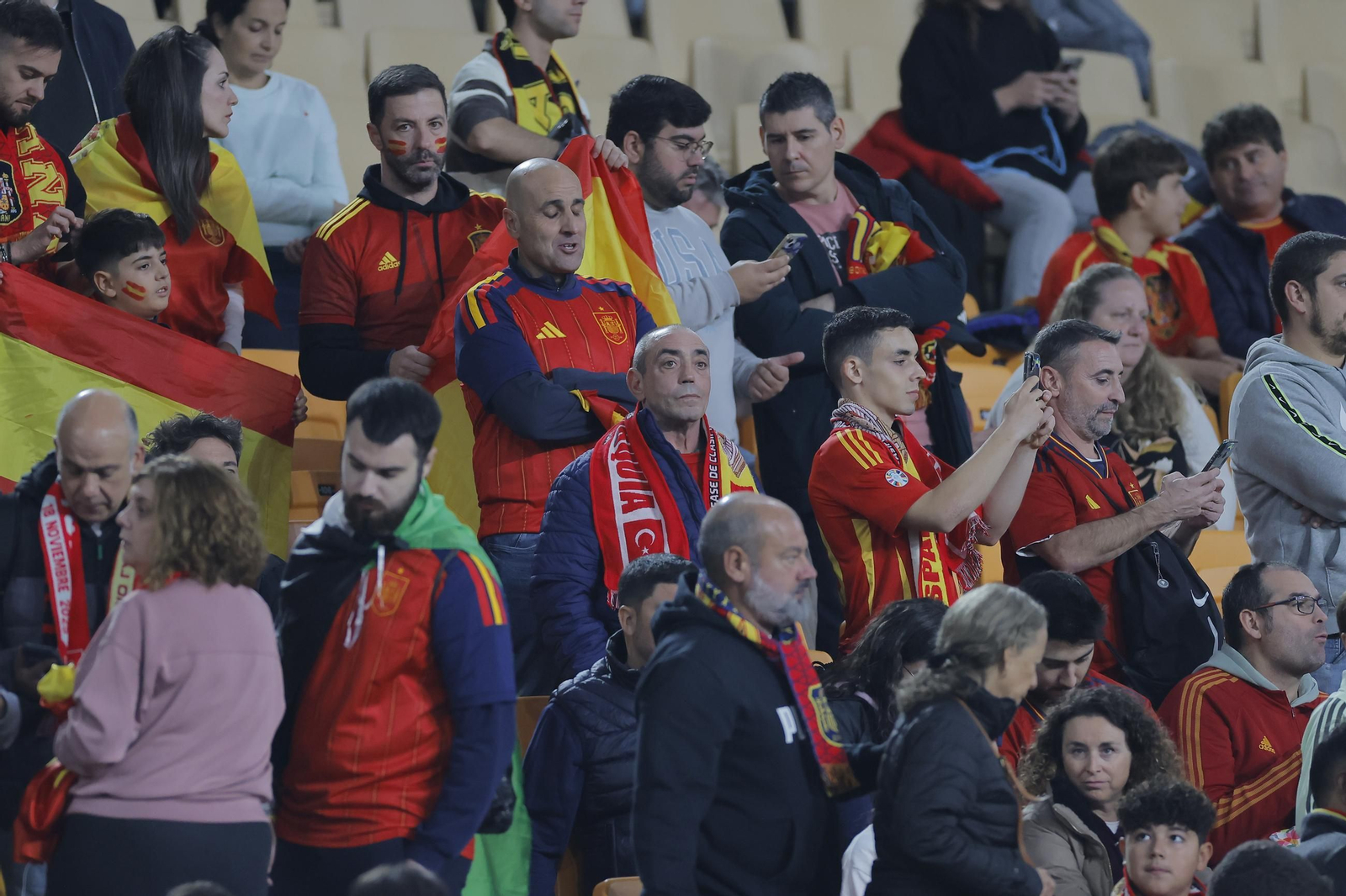 Búscate en las fotos del España - Turquia